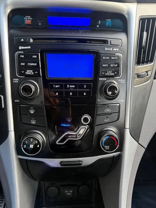 2011 Hyundai Sonata - Image 9 of 12