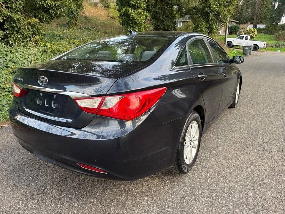 2011 Hyundai Sonata - Image 4 of 12