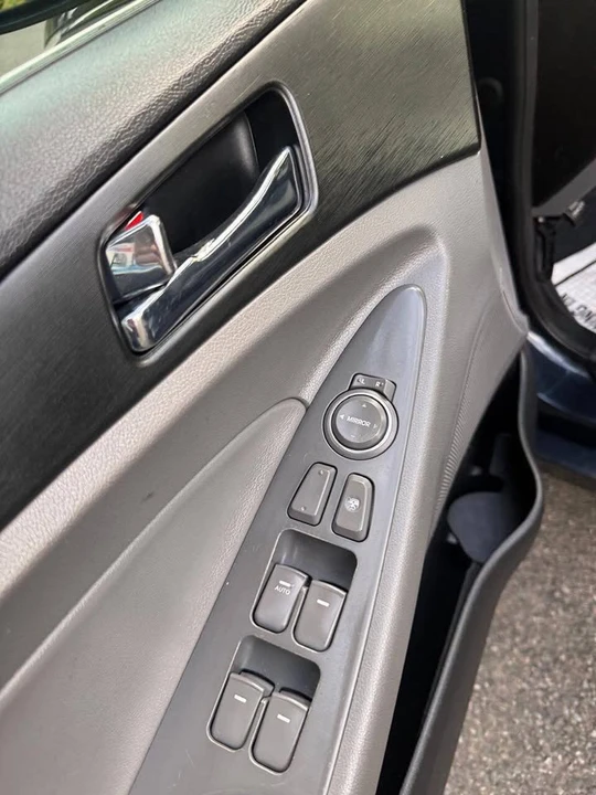 2011 Hyundai Sonata - Image 8 of 12