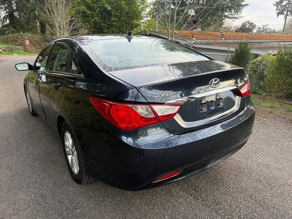 2011 Hyundai Sonata - Image 5 of 12