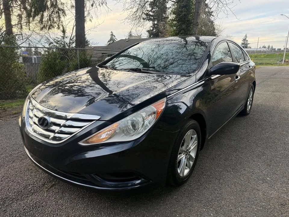 2011 Hyundai Sonata - Image 2 of 12