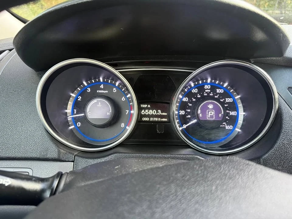 2011 Hyundai Sonata - Image 10 of 12