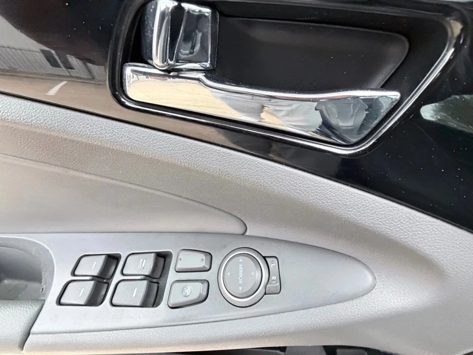 2011 Hyundai Sonata - Image 3 of 17