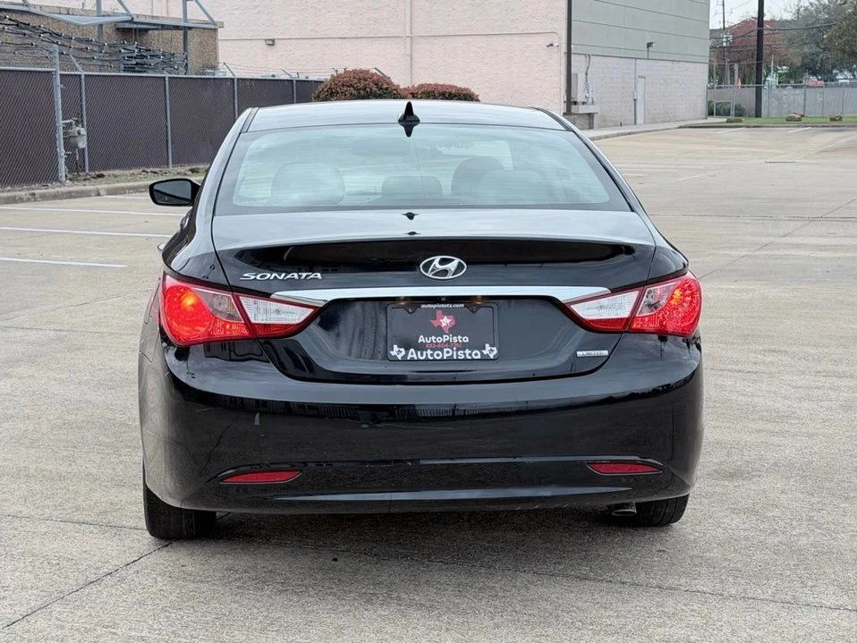 2011 Hyundai Sonata - Image 4 of 17