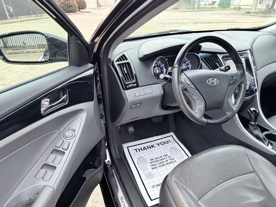 2011 Hyundai Sonata - Image 11 of 17