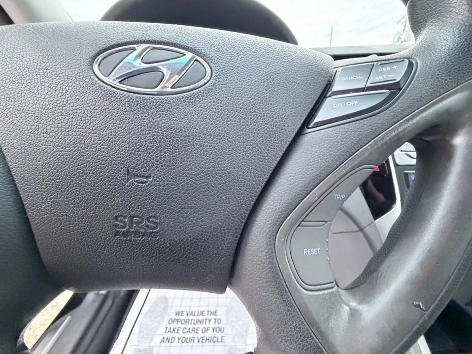 2011 Hyundai Sonata - Image 8 of 17