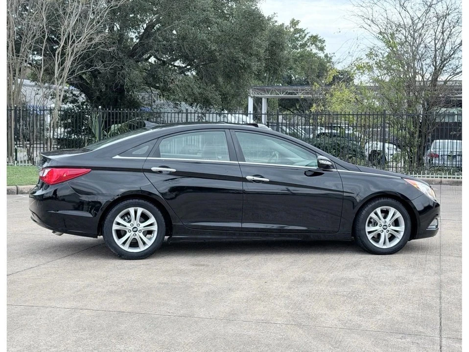 2011 Hyundai Sonata - Image 6 of 17