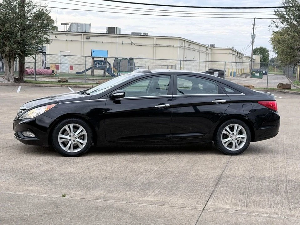 2011 Hyundai Sonata - Image 10 of 17