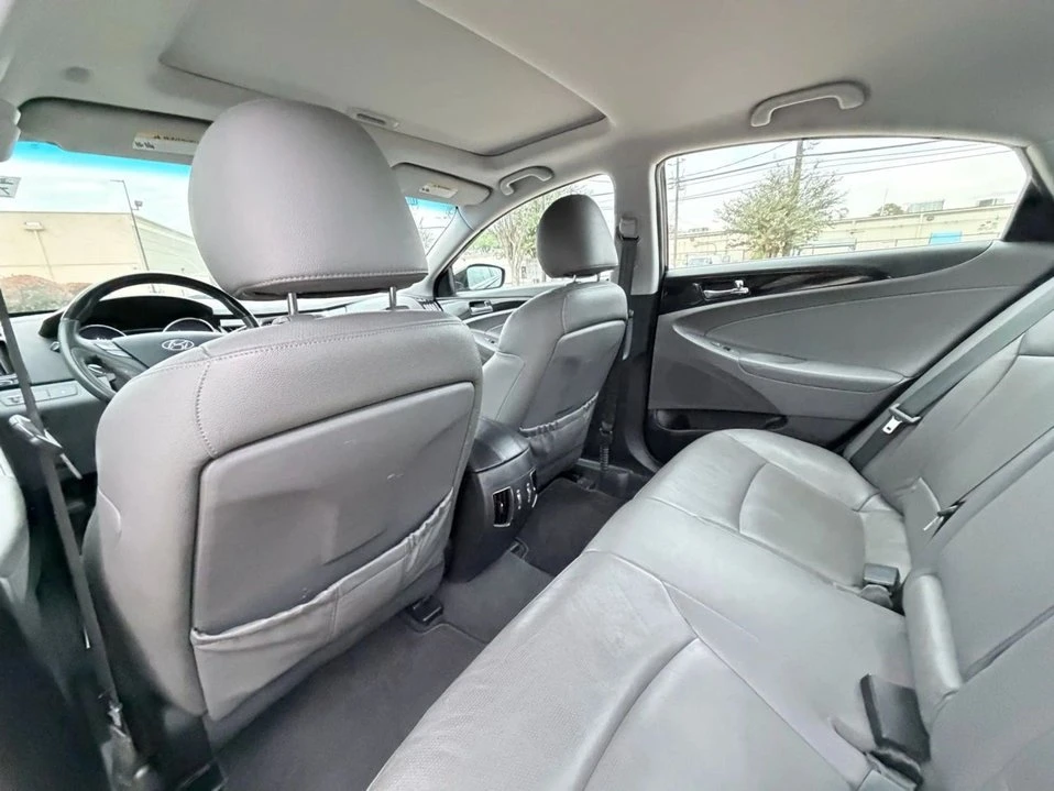 2011 Hyundai Sonata - Image 12 of 17