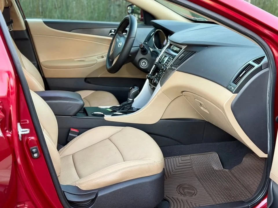 2011 Hyundai Sonata - Image 9 of 15