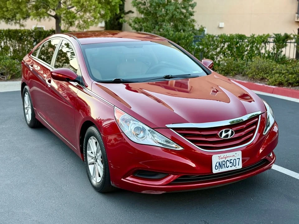 2011 Hyundai Sonata - Image 2 of 15