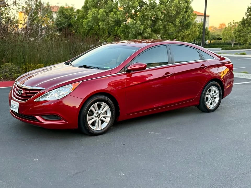 2011 Hyundai Sonata - Image 4 of 15