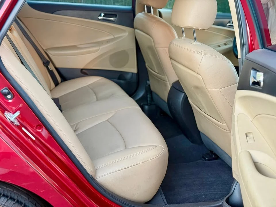2011 Hyundai Sonata - Image 10 of 15