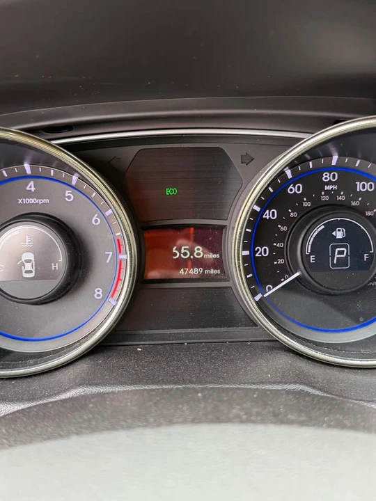 2011 Hyundai Sonata - Image 4 of 7