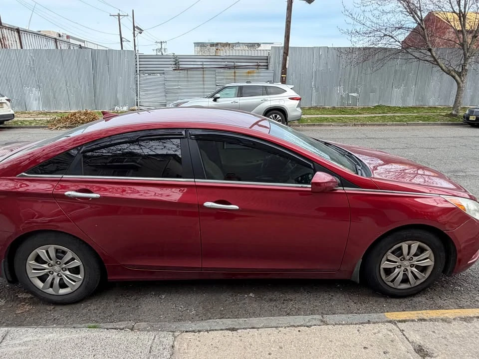 2011 Hyundai Sonata - Image 6 of 7