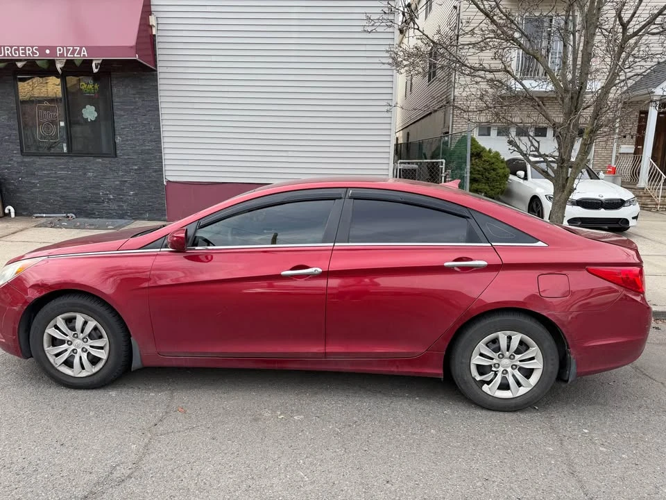 2011 Hyundai Sonata - Image 2 of 7