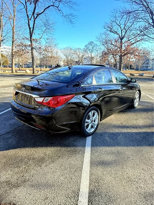 2011 Hyundai Sonata - Image 3 of 10