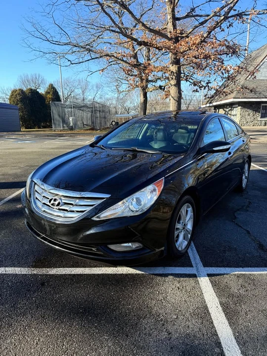 2011 Hyundai Sonata - Image 2 of 10