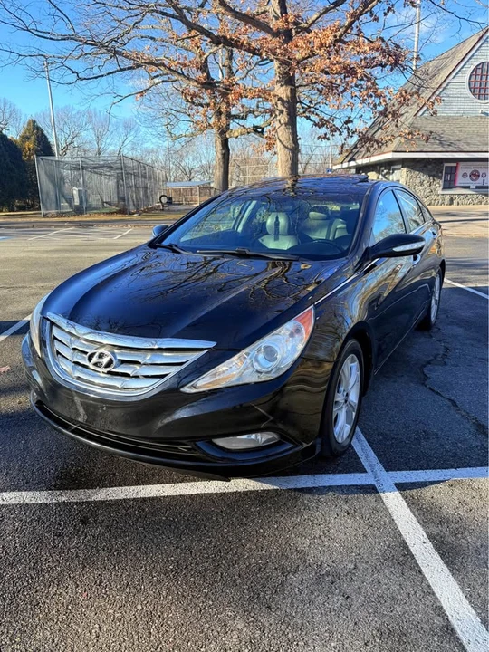 2011 Hyundai Sonata - Image 5 of 10