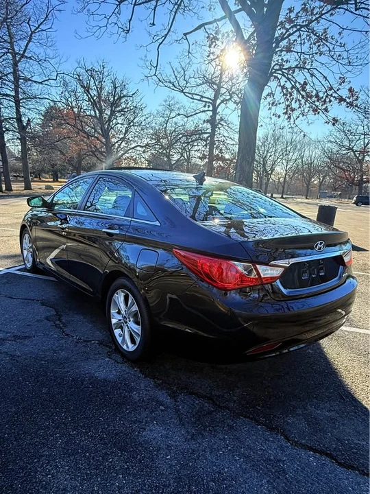 2011 Hyundai Sonata - Image 4 of 10