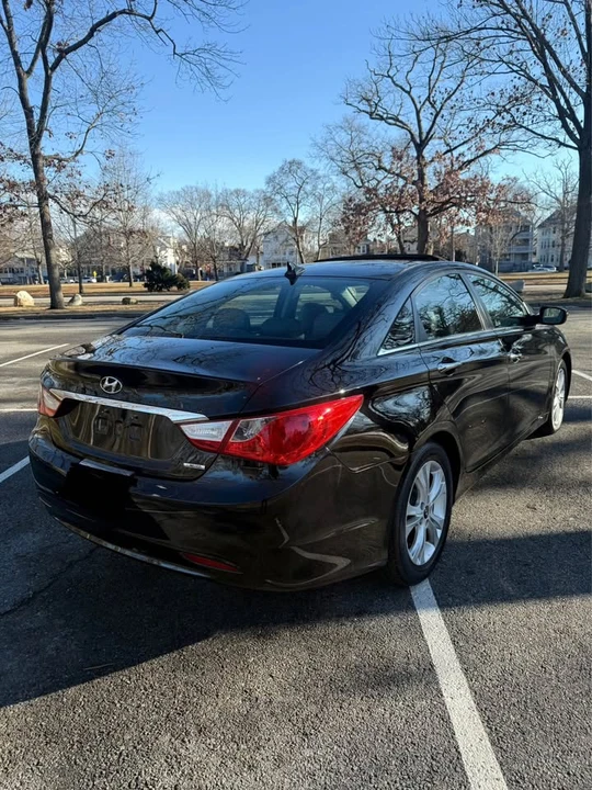 2011 Hyundai Sonata - Image 7 of 10