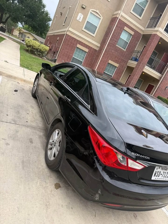 2011 Hyundai Sonata - Image 2 of 7