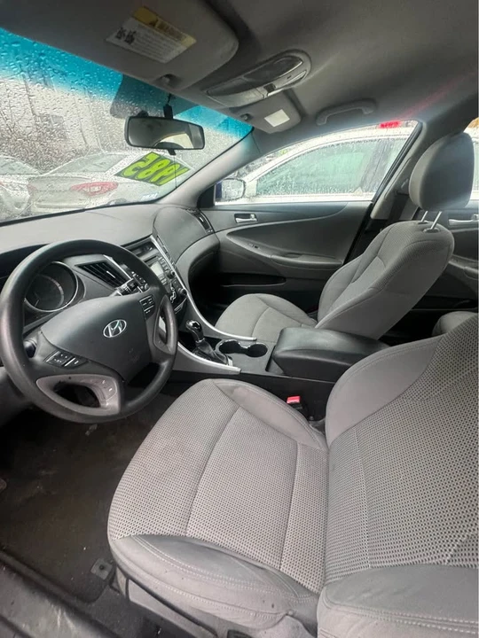 2011 Hyundai Sonata - Image 6 of 8