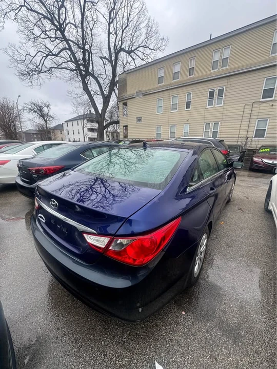 2011 Hyundai Sonata - Image 5 of 8