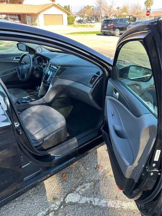 2011 Hyundai Sonata - Image 10 of 12