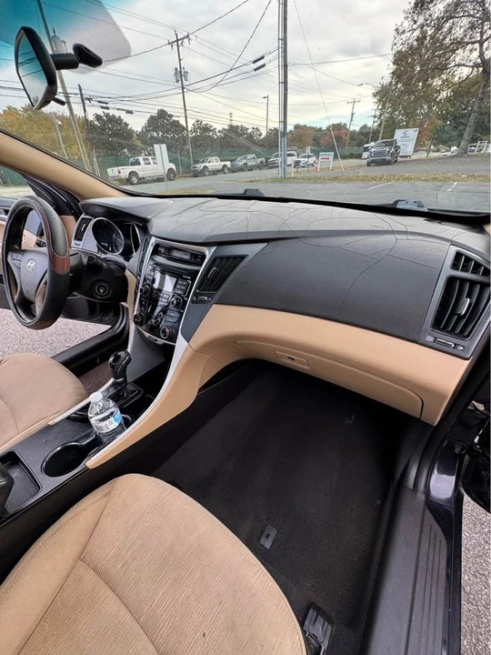 2011 Hyundai Sonata - Image 7 of 12