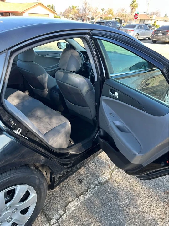 2011 Hyundai Sonata - Image 11 of 12