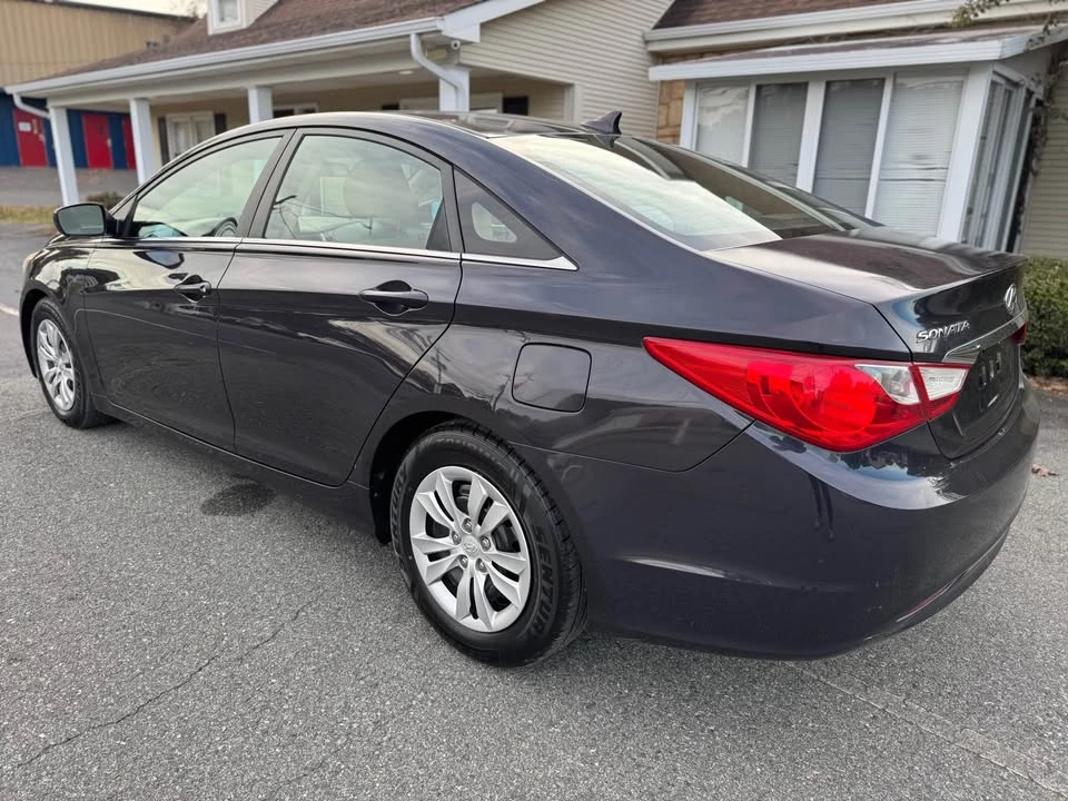 2011 Hyundai Sonata - Image 4 of 12