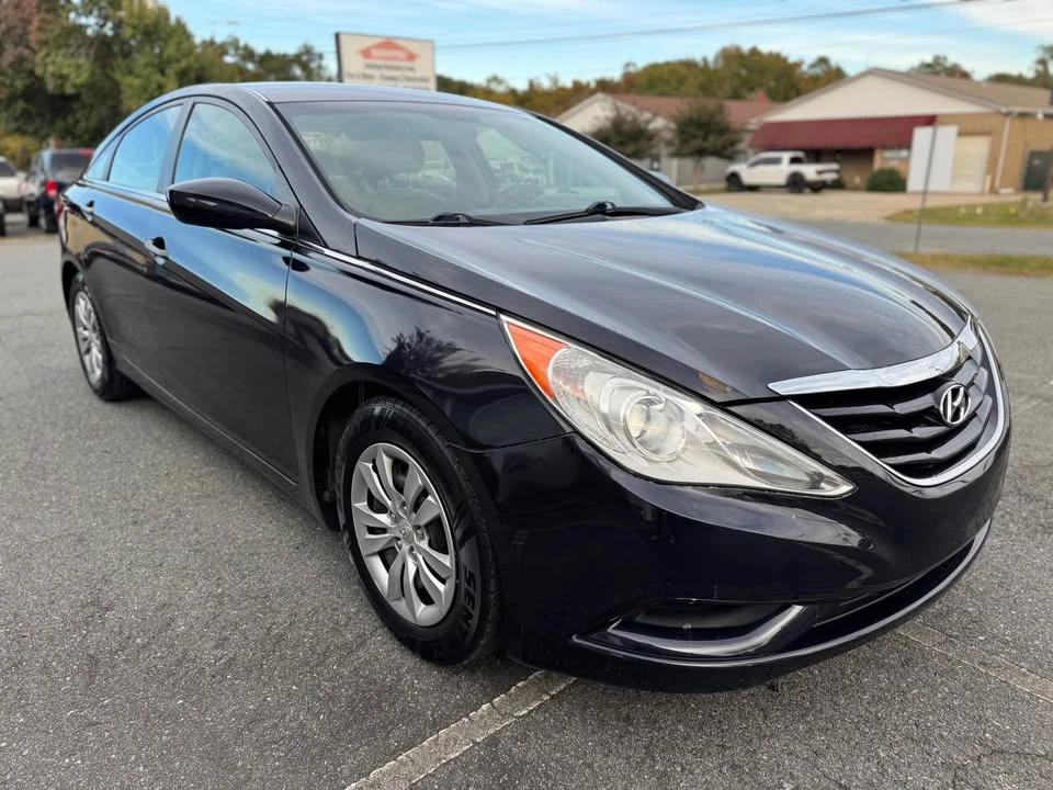 2011 Hyundai Sonata - Image 2 of 12