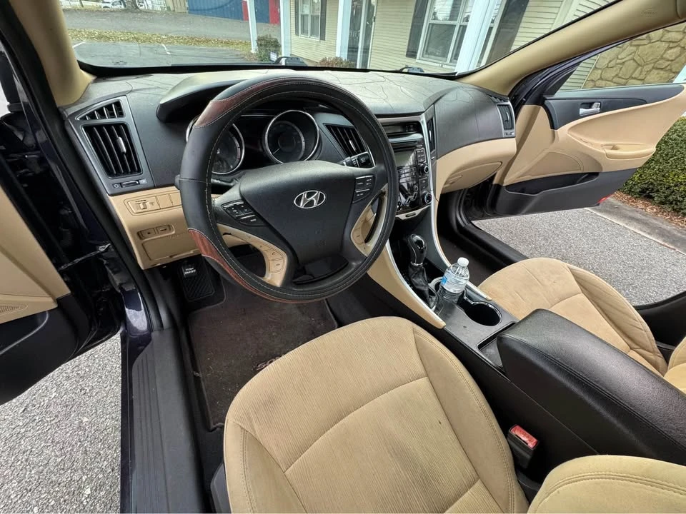 2011 Hyundai Sonata - Image 11 of 12