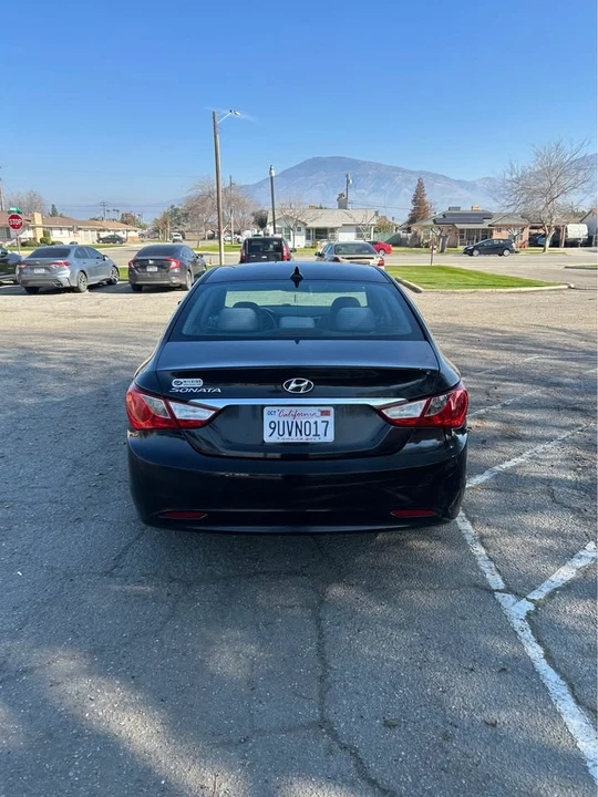 2011 Hyundai Sonata - Image 5 of 12