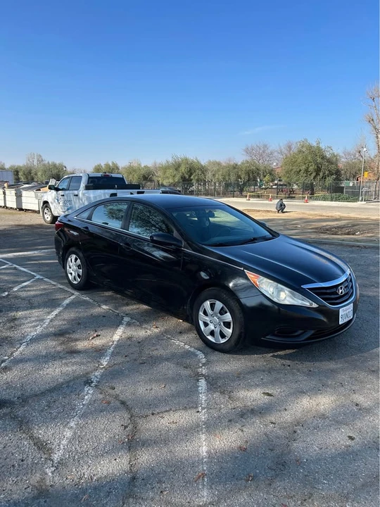 2011 Hyundai Sonata - Image 2 of 12