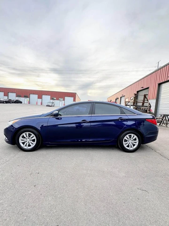 2011 Hyundai Sonata - Image 9 of 17