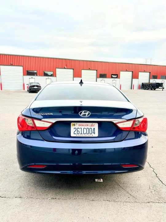 2011 Hyundai Sonata - Image 6 of 17
