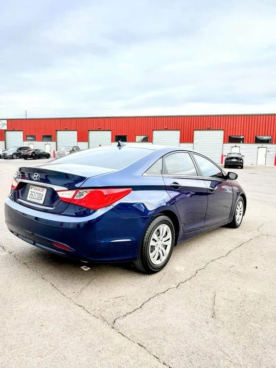 2011 Hyundai Sonata - Image 7 of 17