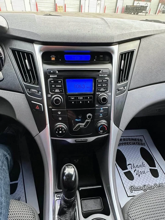 2011 Hyundai Sonata - Image 16 of 17
