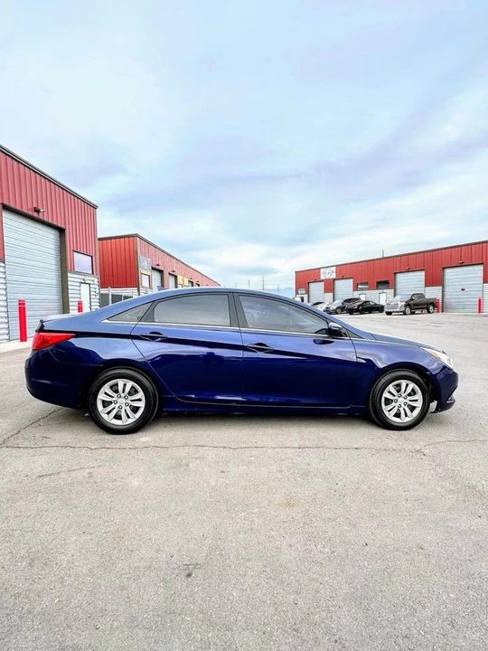 2011 Hyundai Sonata - Image 8 of 17