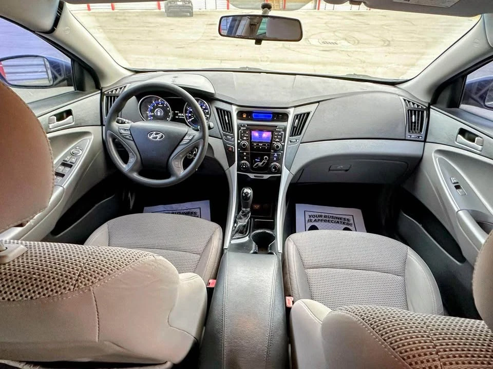 2011 Hyundai Sonata - Image 12 of 17