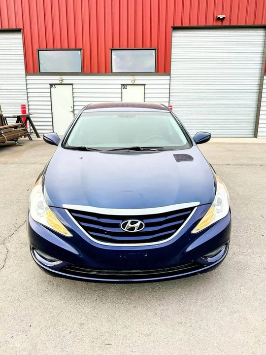 2011 Hyundai Sonata - Image 2 of 17
