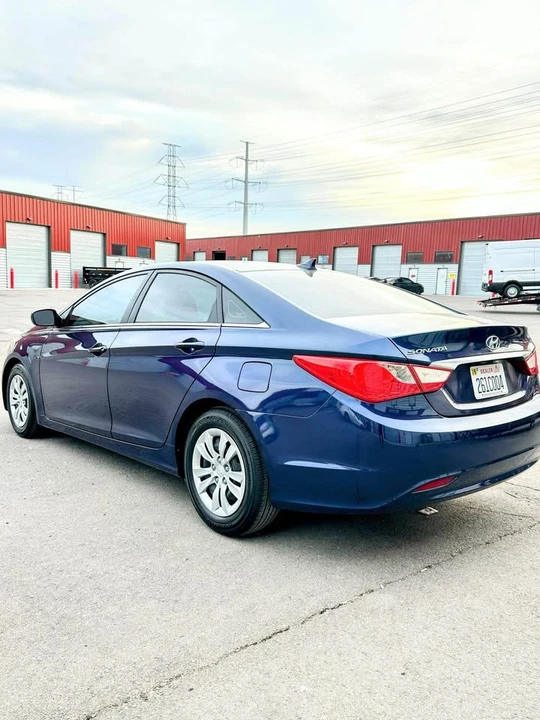 2011 Hyundai Sonata - Image 5 of 17