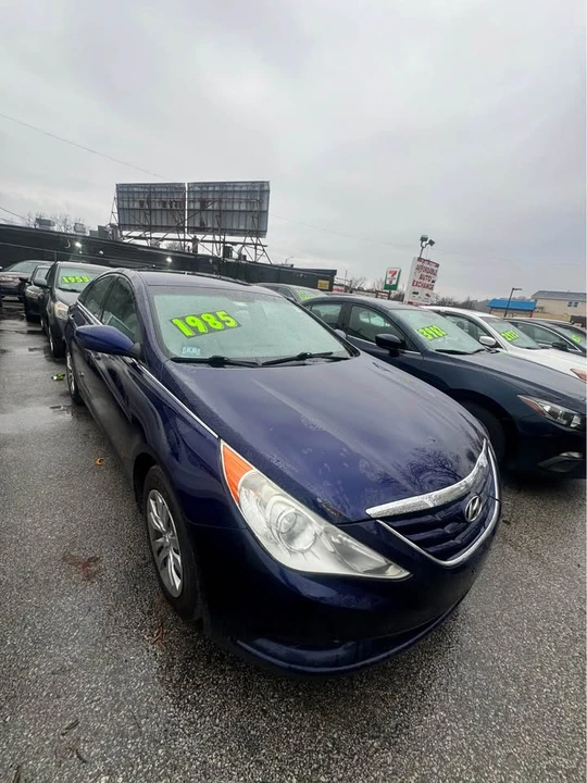 2011 Hyundai Sonata - Image 2 of 8