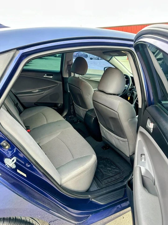 2011 Hyundai Sonata - Image 15 of 17