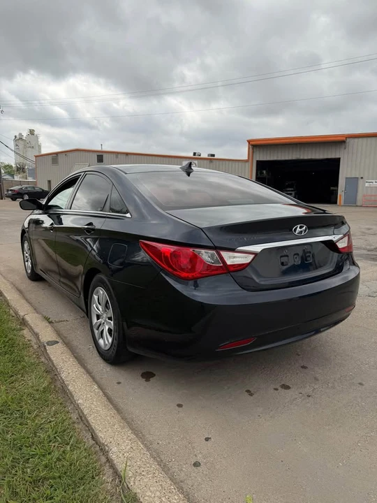 2011 Hyundai Sonata - Image 6 of 8