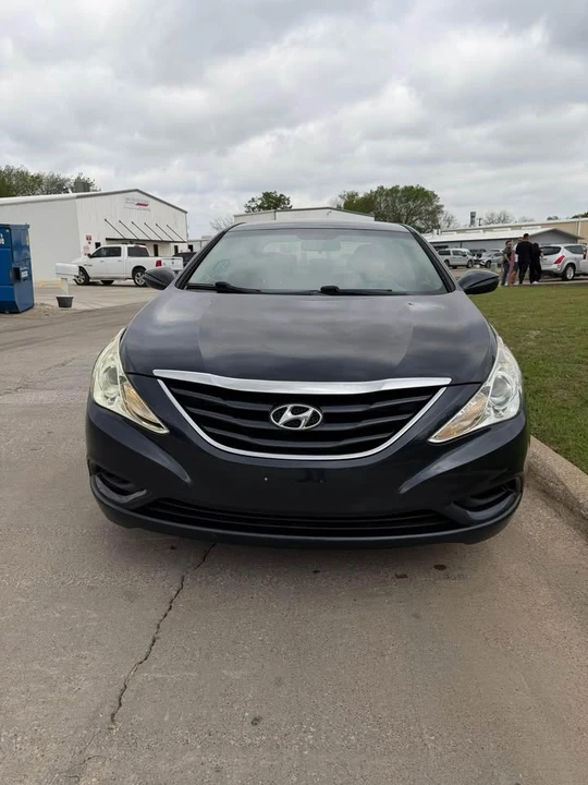 2011 Hyundai Sonata - Image 4 of 8