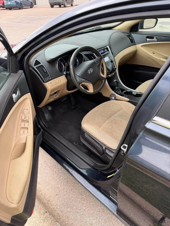 2011 Hyundai Sonata - Image 7 of 8