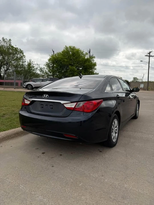2011 Hyundai Sonata - Image 5 of 8